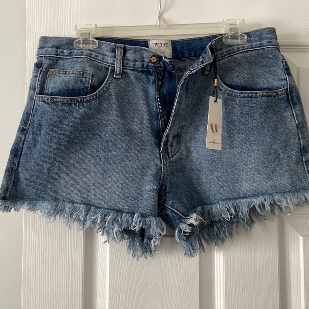 Twelve by ontwealth size 28 brand new shorts